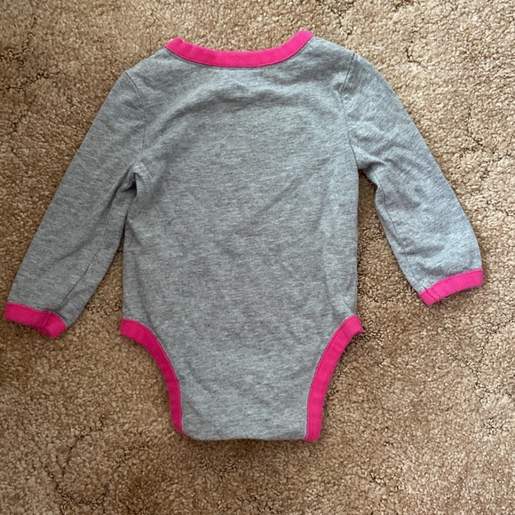 10/$25 Roots Bodysuit - 6-12m - Picture 2 of 4